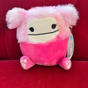 Hailey The Hot Pink Bigfoot Squishmallows 5” NWT